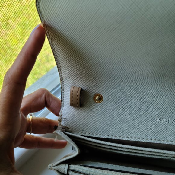 Michael Kors Wallet/Clutch (Wear And Tear) - Picture 9 of 9